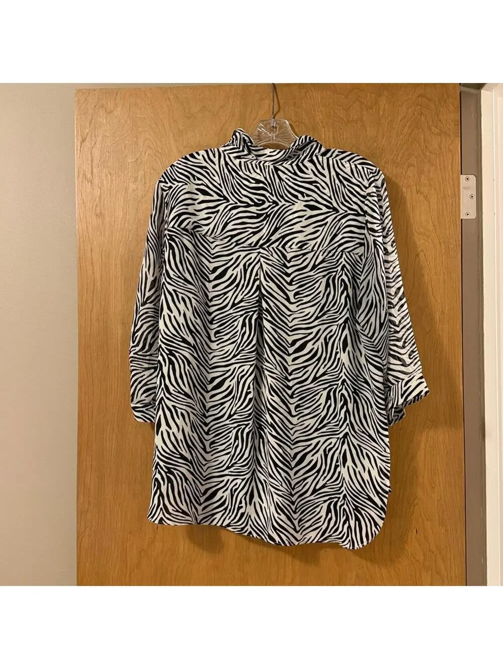 Jones New York Black White Zebra Print Button Down Shirt Women's 1X Lightweight - Picture 3 of 7